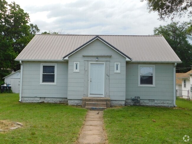 Building Photo - 2 Bed 1 Bath House in El Dorado w/ Hardwoo...
