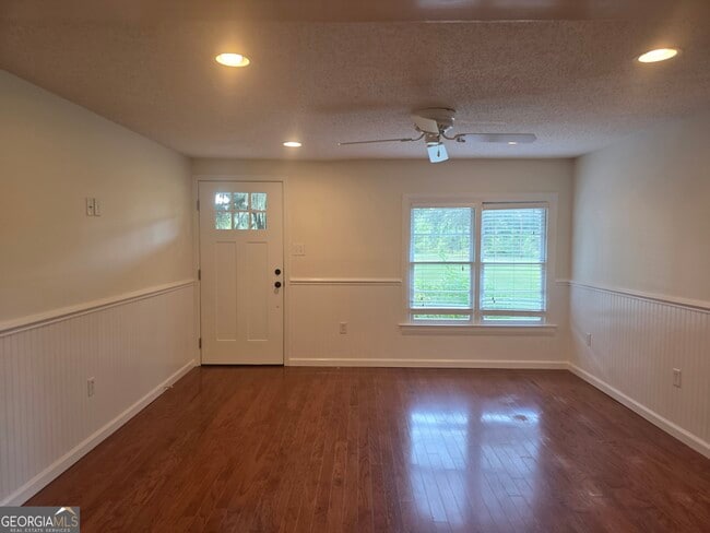 Photo - 807 Pound Rd