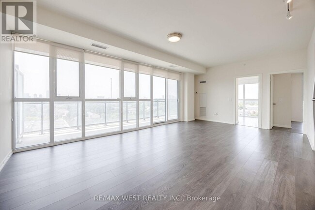 Photo - 3237 Bayview Ave Unit 902