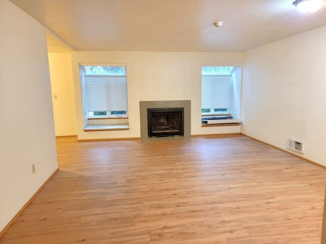 Photo - Sammamish Waterway 1 Bedroom + Den 1 BA Condo $2200