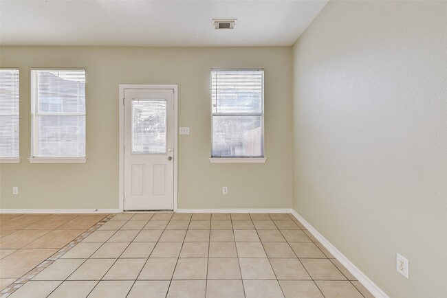 Photo - 14426 Mooreview Ln