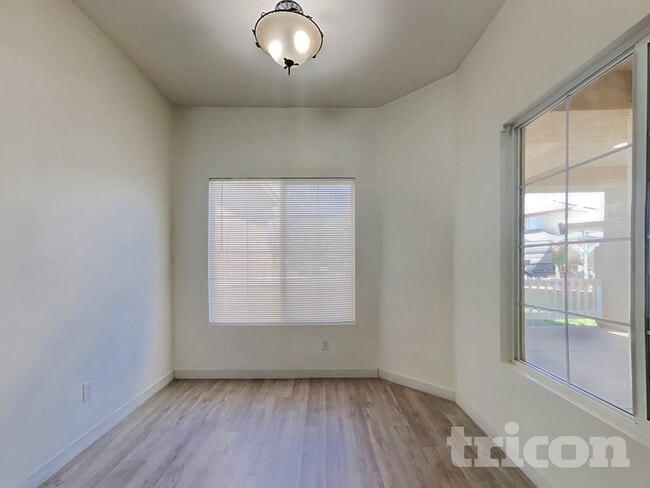 Photo - 2069 Holguin St