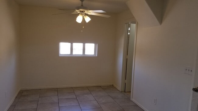 Building Photo - COZY AND AFFORDABLE UNIT ACROSS FROM CELEB... Rental