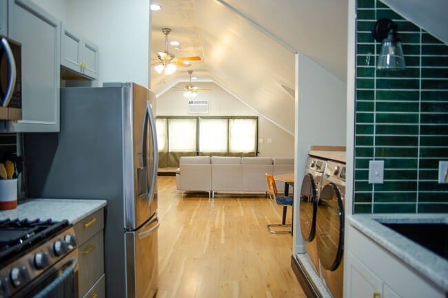Building Photo - 4174 Cass St Unit #B Rental