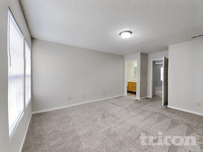 Photo - 756 Hickory Pine Dr