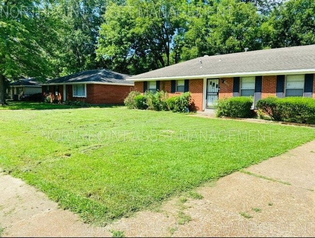 Building Photo - Clean Three Bedroom/One Bath Rental