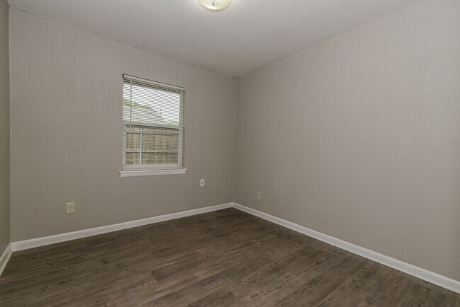 Photo - 1404 Williamsburg Rd