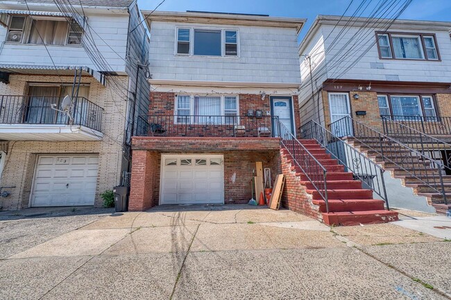 Building Photo - 125 Garfield Ave Unit 2-2 Rental