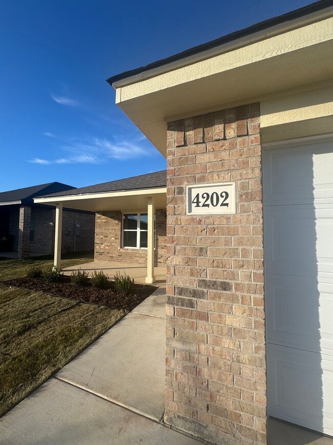 Photo - New build "Be the 1st to live THERE" 3/2/2 CISD 1/2 off special 1st month's rent