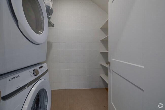 1BR, 1BA - 922SF - Laundry Room