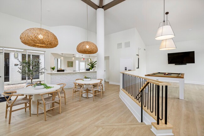 Centro at Davie Apartments