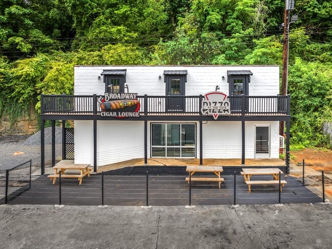 Photo - 227 E Broadway St