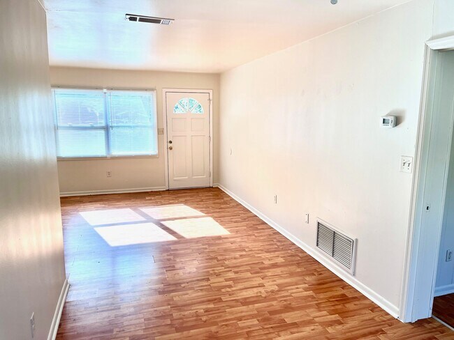 Photo - 2323 NE 12th St