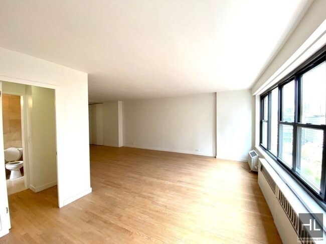 Building Photo - Fourth Avenue Unit PHL00 Rental