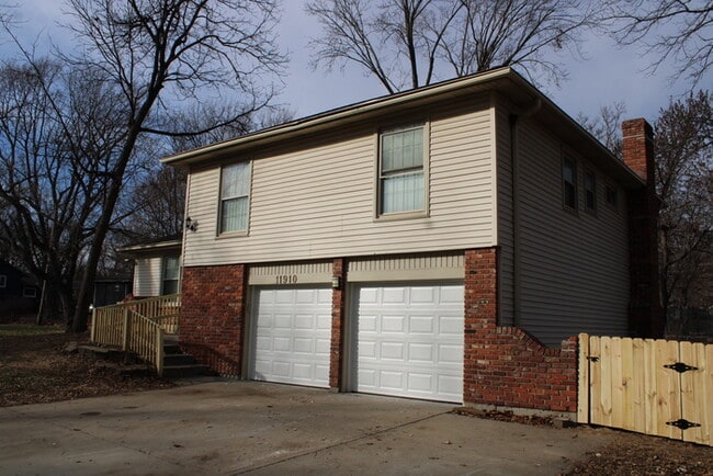 Photo - Spacious 5-bedroom, 2.5 full-bath home located in Shawnee, KS