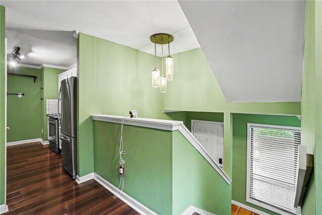 Photo - 1006 Creatwood Cir