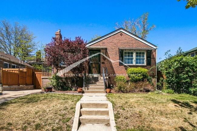 Building Photo - Beautiful Home With Central A/C and Enclosed Backyard