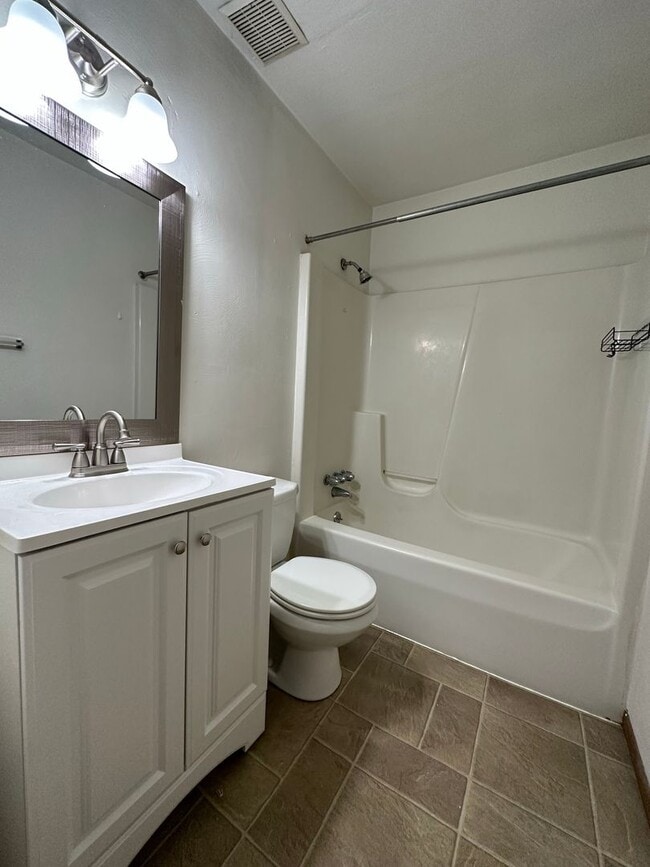 Photo - Large 1BR on Fifth Avenue - Prime Oakland Location! Call Today! Unit 360602R