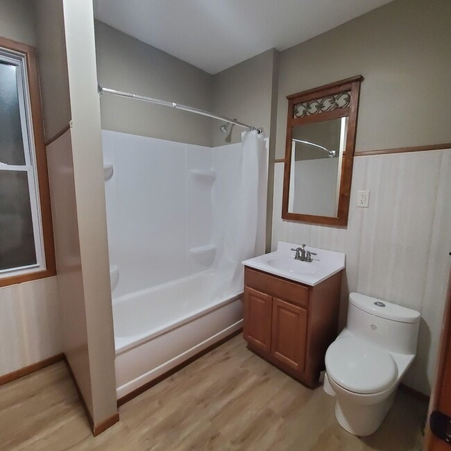 Photo - 3185 W 32nd St
