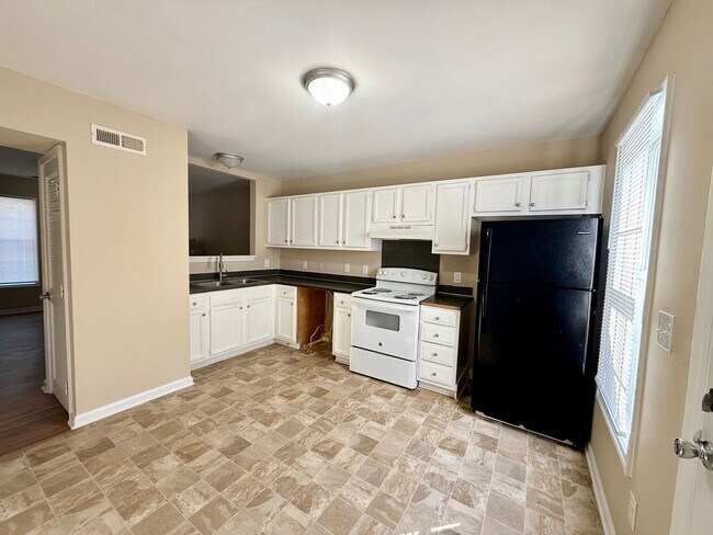 Photo - 461 Allison St NW