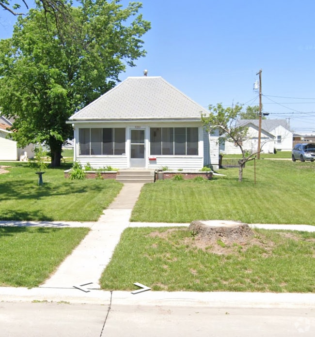 Building Photo - 1210 15th St Rental