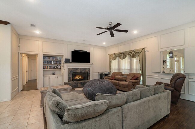 Photo - Beautifully Crafted Corner Lot 4-3-2 in Pl...