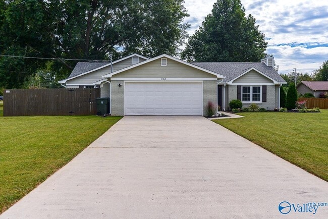 Photo - 208 S Oxford Cir