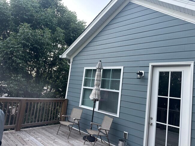 Photo - 966 Samuel St
