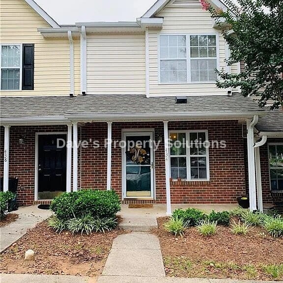 Building Photo - Beautiful and Spacious Townhome