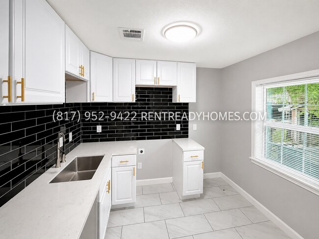 Photo - 6419 Myrtle St