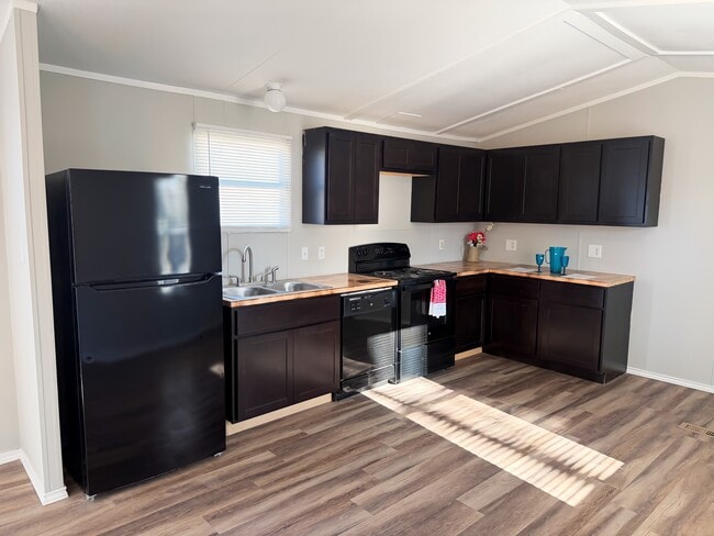 Photo - 110 N Michigan St