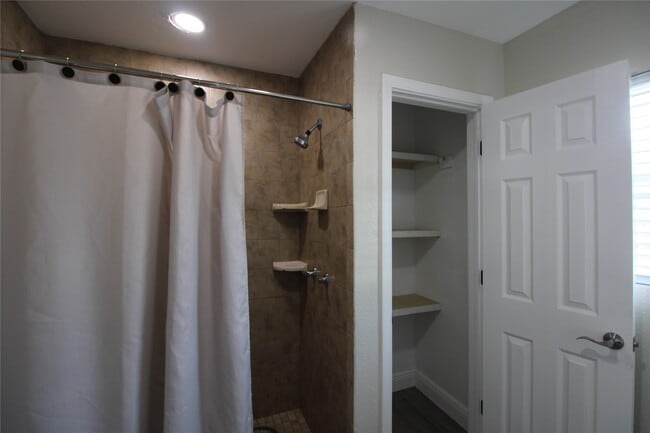 Photo - 6925 Avenue N