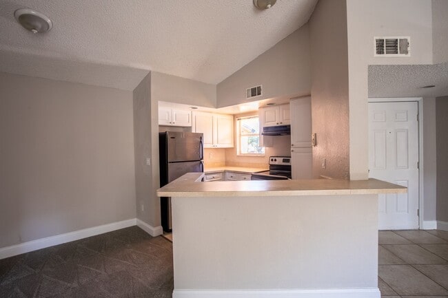Building Photo - Venetian Place - 1428 Unit 1428