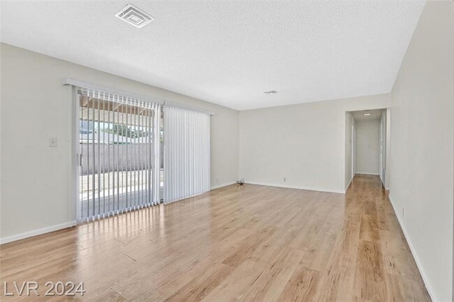 Photo - 102 Hollyhock Ln