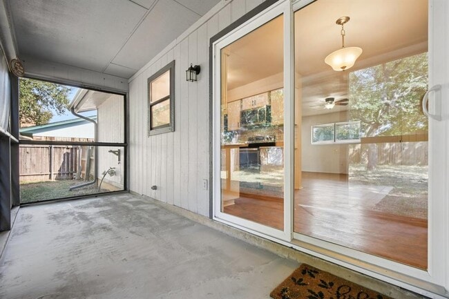 Photo - 2214 Winchester Dr