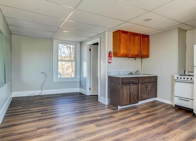 Building Photo - 119 Pine Ave Unit F