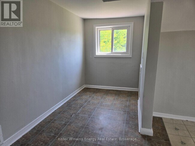 Photo - 86 Brock St E Unit #3
