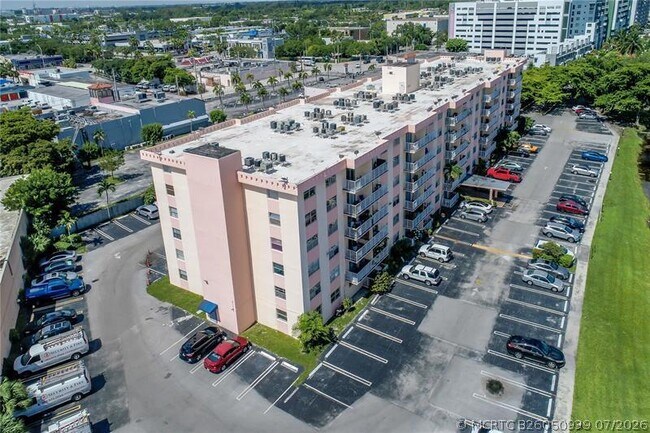 Building Photo - 16465 NE 22nd Ave Unit 105
