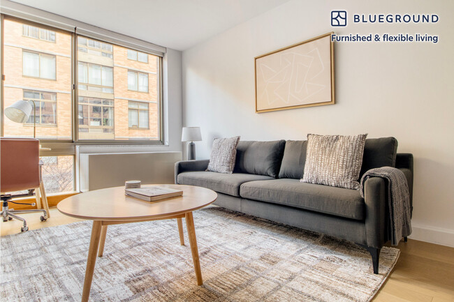 Building Photo - 130 W 15th St Rental