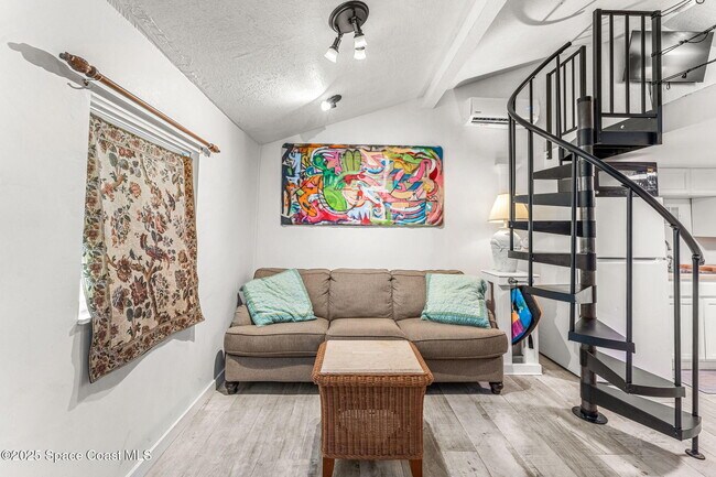 Photo - 1557 Hillcrest Dr Unit 1