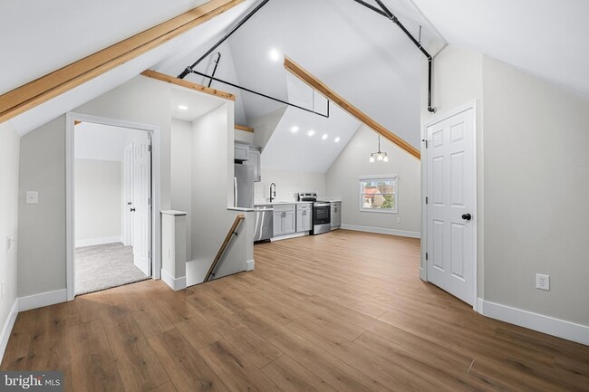 Building Photo - 320 W King St Unit 4