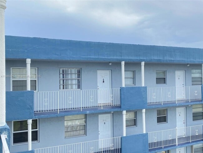 Photo - 1655 W 44th Pl Unidad 511