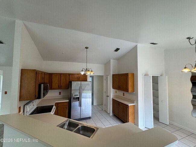 Photo - 3915 Station Ct S