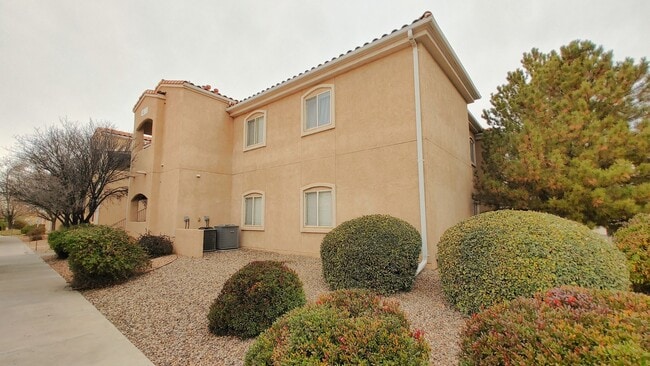 Building Photo - Beautiful 3 Bedroom, 2 Bath Condo In The NE!