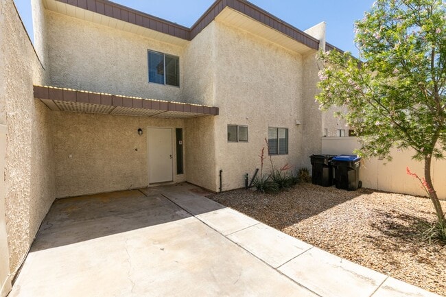 Photo - 2 Bedroom Townhome with 2 car attached garage in Henderson