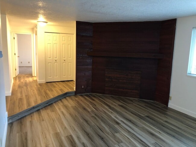 Photo - Updated single level 2 bedroom 1 bath duplex in Springfield!