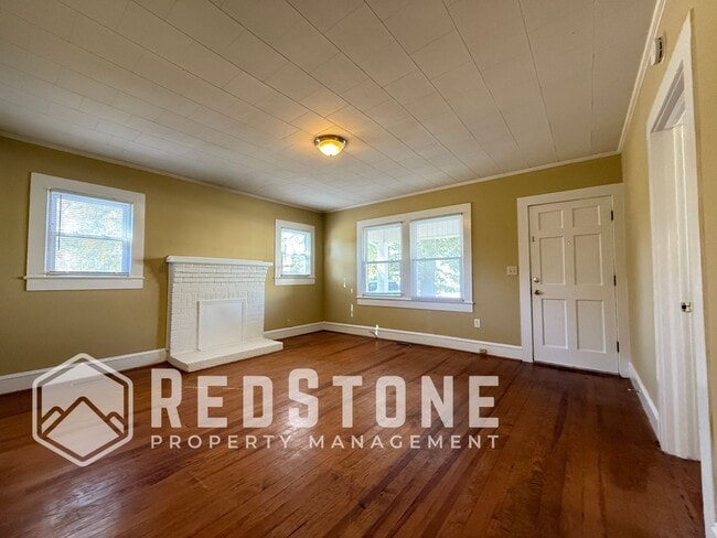 Photo - 927 E Haggard Ave