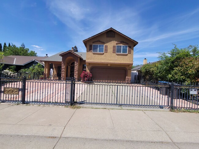Photo - 1703 Diablo Creek Dr House