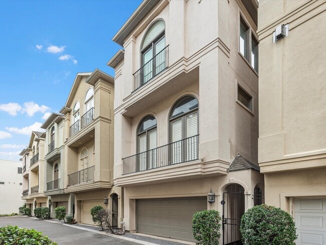 Photo - 107 Dennis St