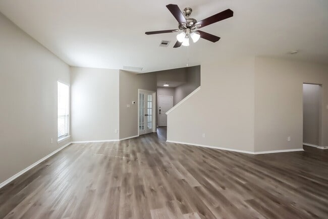 Photo - 1089 Shadow Glenn Dr